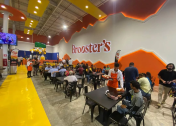 Broosters abrió sus puertas en Paraparal con una propuesta gastronómica moderna