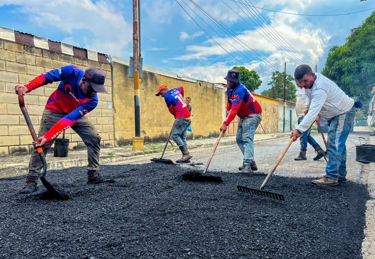 Gestión de la Alcaldesa Elizabeth Niño intensifica labores de bacheo, alumbrado y pintura en Barrio Unión