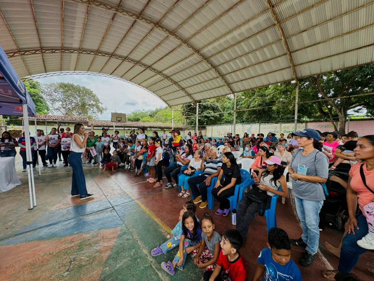 Más de 300 vecinos de La Cidra beneficiados con entrega de medicamentos durante jornada especial del SUAF