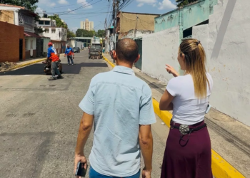 Alcaldesa Elizabeth Niño supervisa continuación de rehabilitación de vías en Barrio Unión