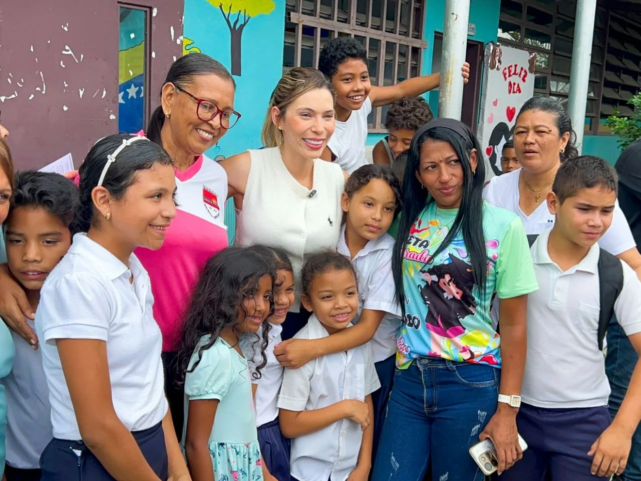 Gestión Elizabeth Niño inició rehabilitación integral de la U.E.E. Colinas de Girardot en Naguanagua
